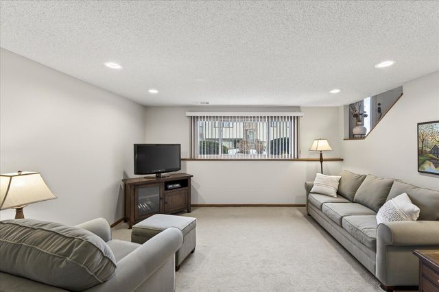 12809 45th Avenue N, Plymouth, MN 55442