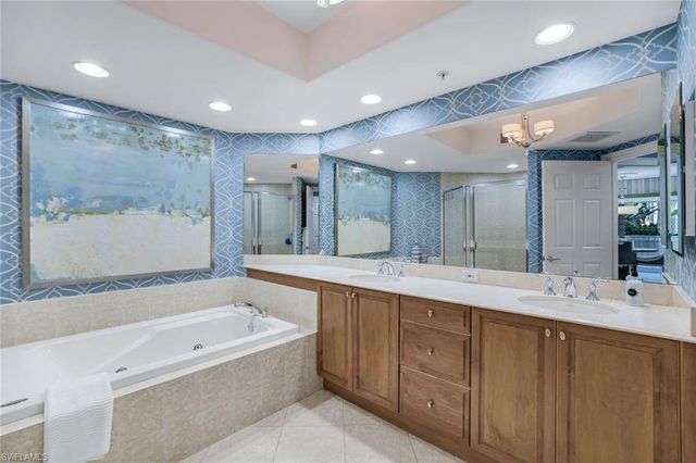 2728 Tiburon BLVD E 105, Naples, FL 34109