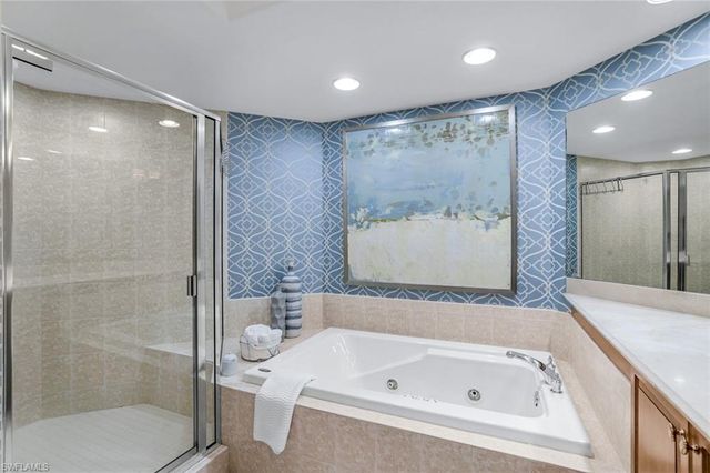 2728 Tiburon BLVD E 105, Naples, FL 34109