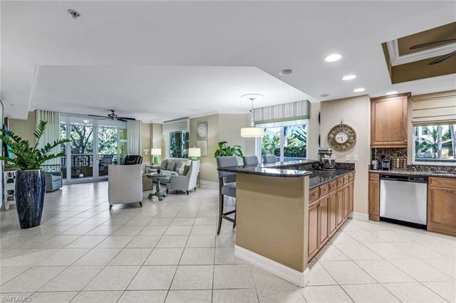 2728 Tiburon BLVD E 105, Naples, FL 34109