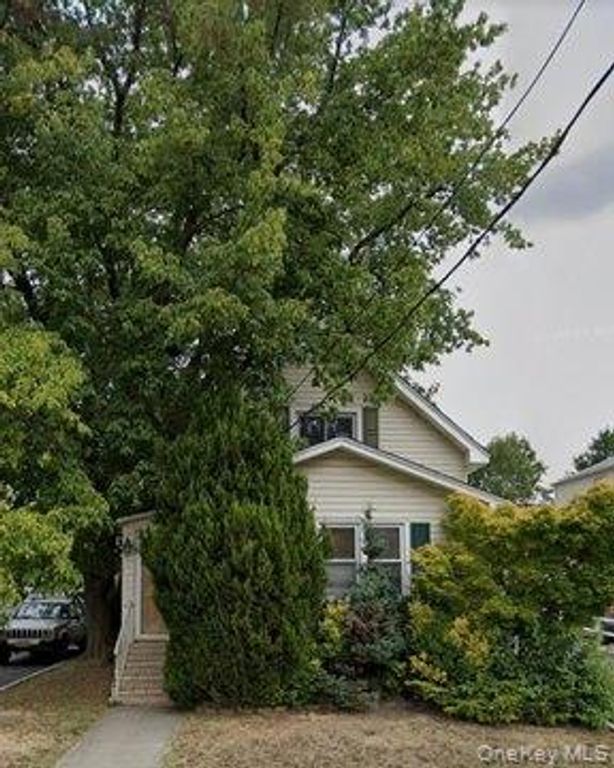 47 Wood Street, Lynbrook, NY 11563