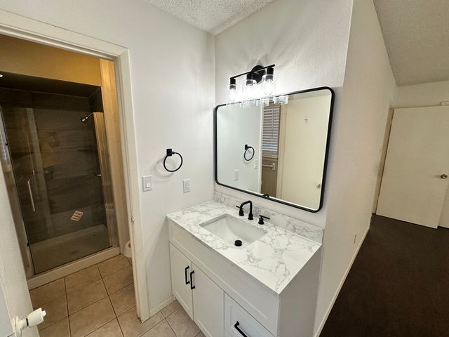 5410 Kings Manor Drive, Lake Dallas, TX 75065