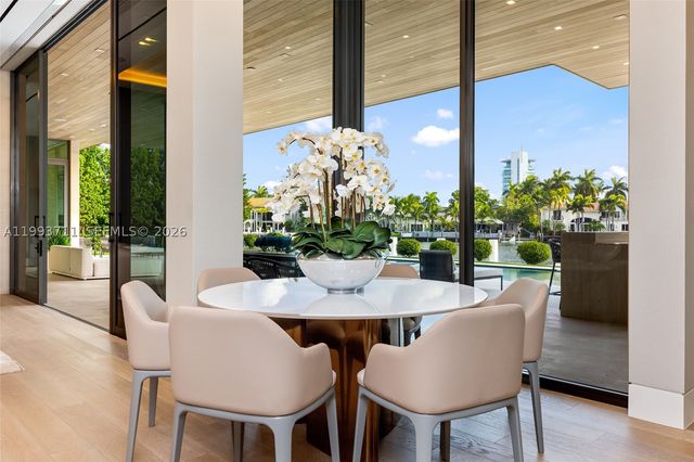 2560 Del Lago Dr, Fort Lauderdale, FL 33316