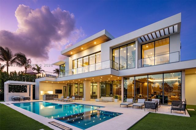 2560 Del Lago Dr, Fort Lauderdale, FL 33316