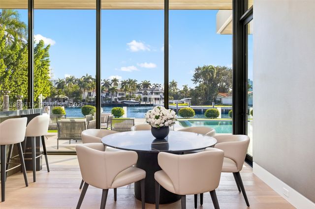 2560 Del Lago Dr, Fort Lauderdale, FL 33316