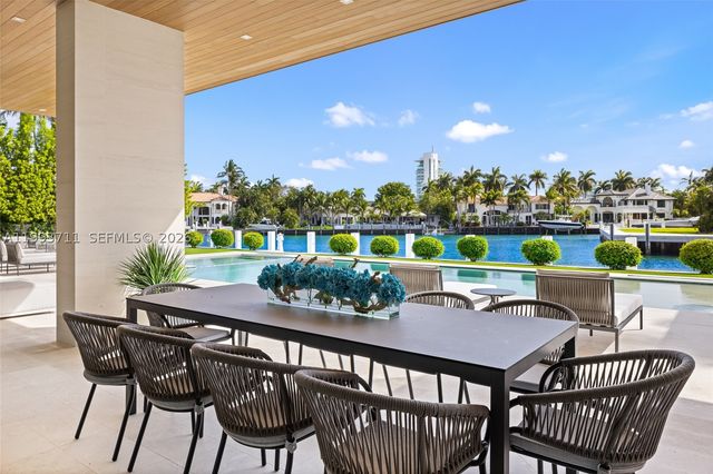 2560 Del Lago Dr, Fort Lauderdale, FL 33316