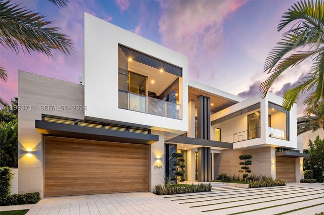 2560 Del Lago Dr, Fort Lauderdale, FL 33316