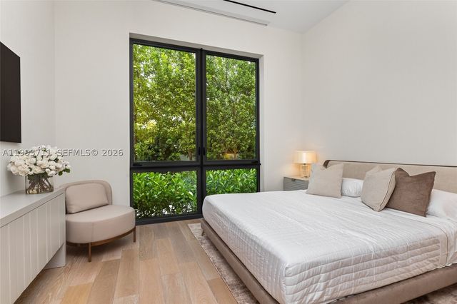 2560 Del Lago Dr, Fort Lauderdale, FL 33316