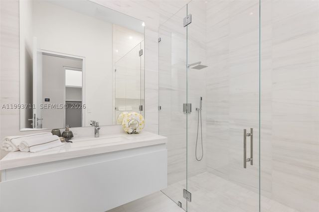 2560 Del Lago Dr, Fort Lauderdale, FL 33316