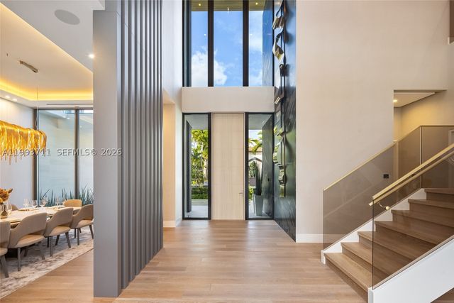 2560 Del Lago Dr, Fort Lauderdale, FL 33316