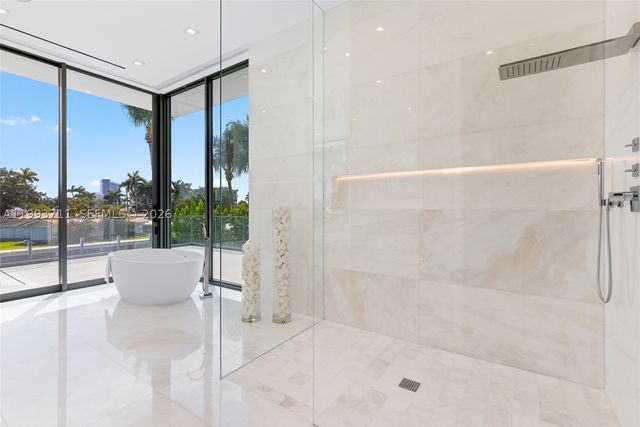 2560 Del Lago Dr, Fort Lauderdale, FL 33316