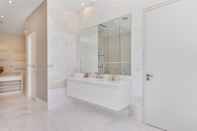 2560 Del Lago Dr, Fort Lauderdale, FL 33316