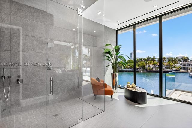 2560 Del Lago Dr, Fort Lauderdale, FL 33316