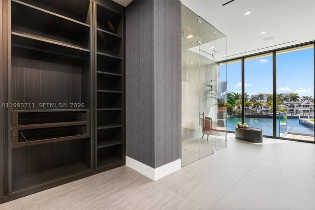 2560 Del Lago Dr, Fort Lauderdale, FL 33316