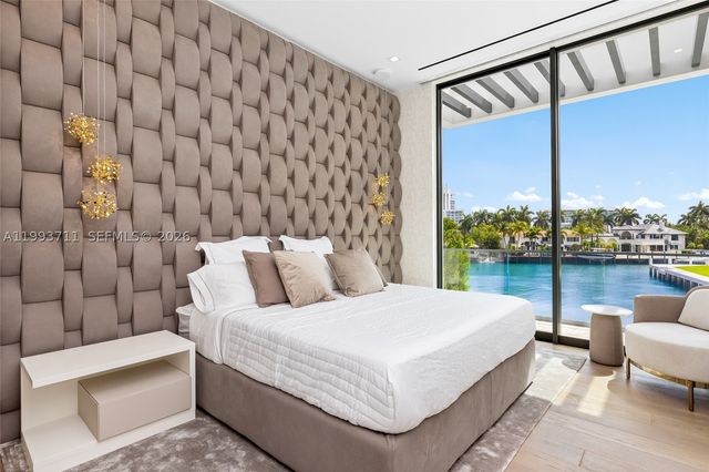 2560 Del Lago Dr, Fort Lauderdale, FL 33316