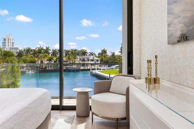 2560 Del Lago Dr, Fort Lauderdale, FL 33316