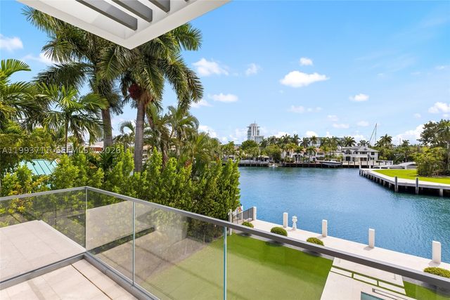 2560 Del Lago Dr, Fort Lauderdale, FL 33316
