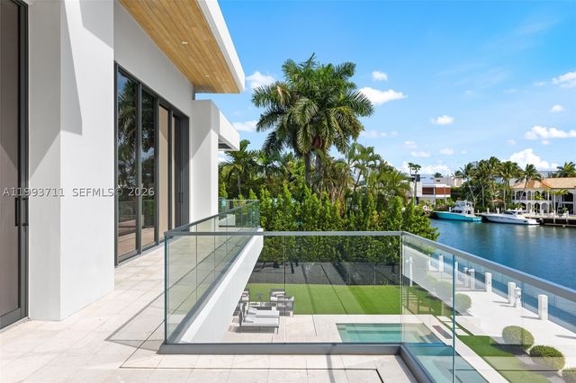 2560 Del Lago Dr, Fort Lauderdale, FL 33316