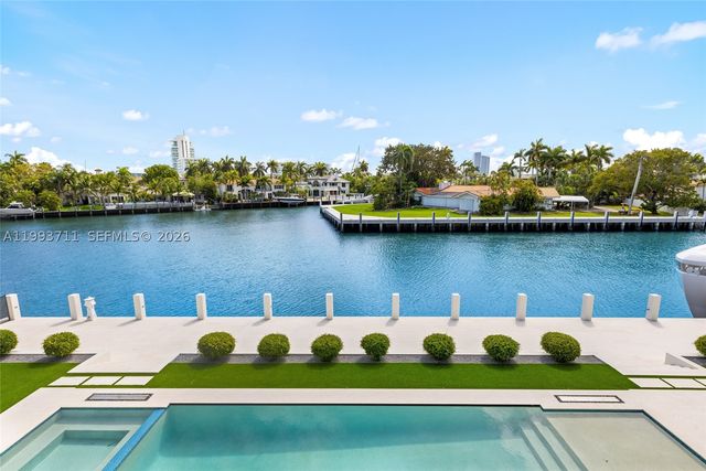 2560 Del Lago Dr, Fort Lauderdale, FL 33316