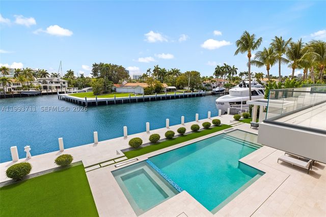 2560 Del Lago Dr, Fort Lauderdale, FL 33316