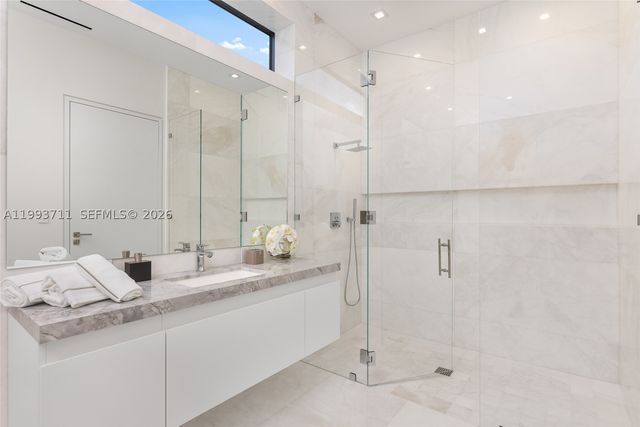 2560 Del Lago Dr, Fort Lauderdale, FL 33316