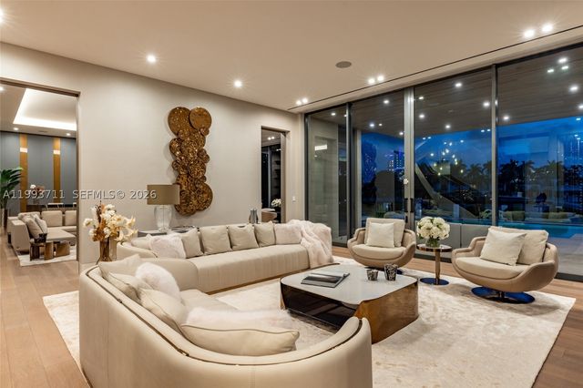 2560 Del Lago Dr, Fort Lauderdale, FL 33316