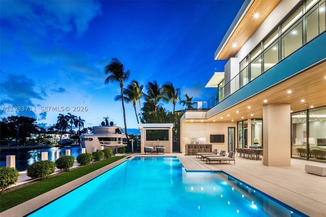 2560 Del Lago Dr, Fort Lauderdale, FL 33316