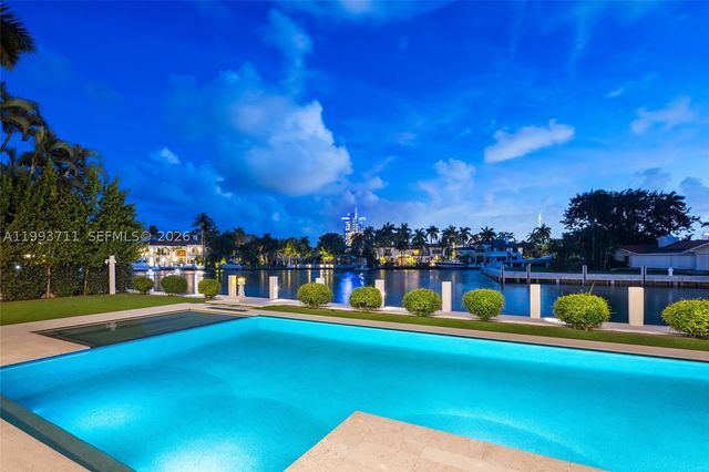 2560 Del Lago Dr, Fort Lauderdale, FL 33316