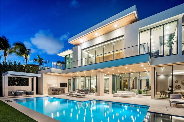 2560 Del Lago Dr, Fort Lauderdale, FL 33316