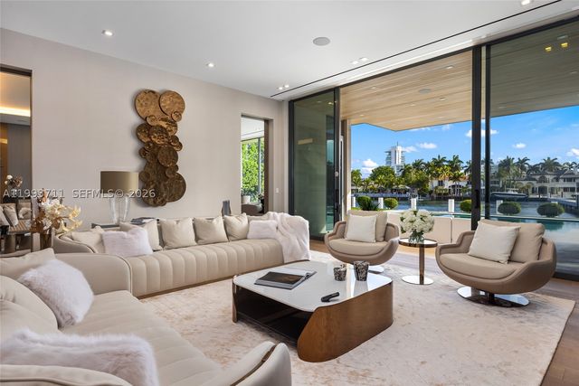 2560 Del Lago Dr, Fort Lauderdale, FL 33316