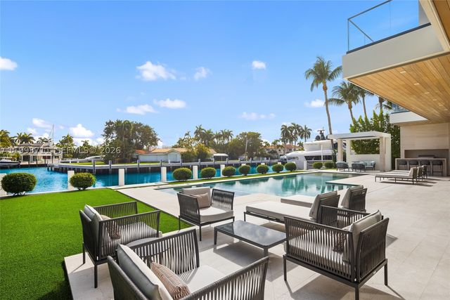 2560 Del Lago Dr, Fort Lauderdale, FL 33316