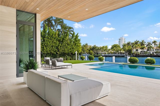 2560 Del Lago Dr, Fort Lauderdale, FL 33316