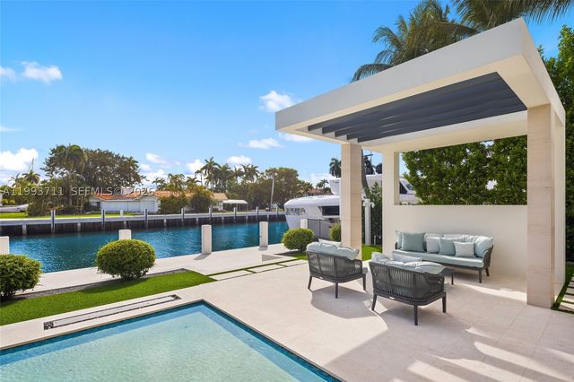 2560 Del Lago Dr, Fort Lauderdale, FL 33316