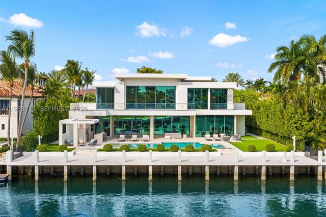 2560 Del Lago Dr, Fort Lauderdale, FL 33316