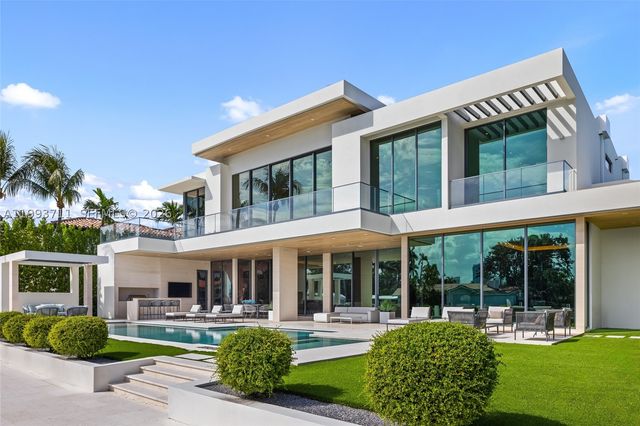 2560 Del Lago Dr, Fort Lauderdale, FL 33316