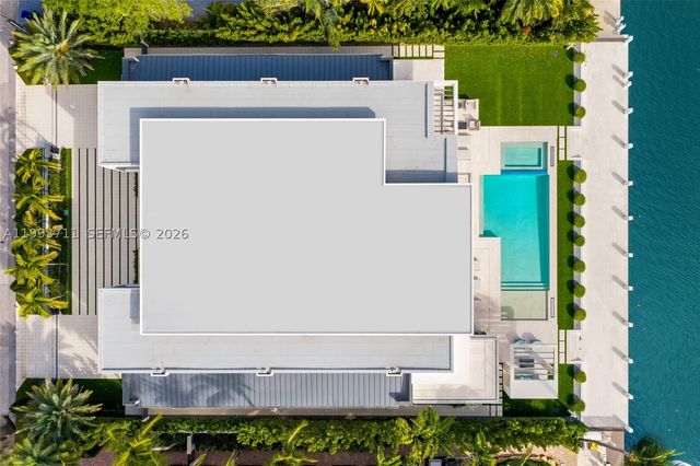 2560 Del Lago Dr, Fort Lauderdale, FL 33316