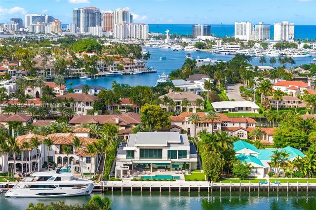 2560 Del Lago Dr, Fort Lauderdale, FL 33316