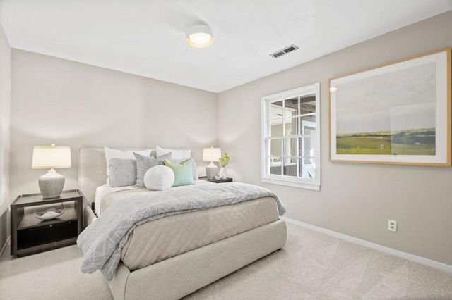 1055 Los Robles Avenue, Palo Alto, CA 94306