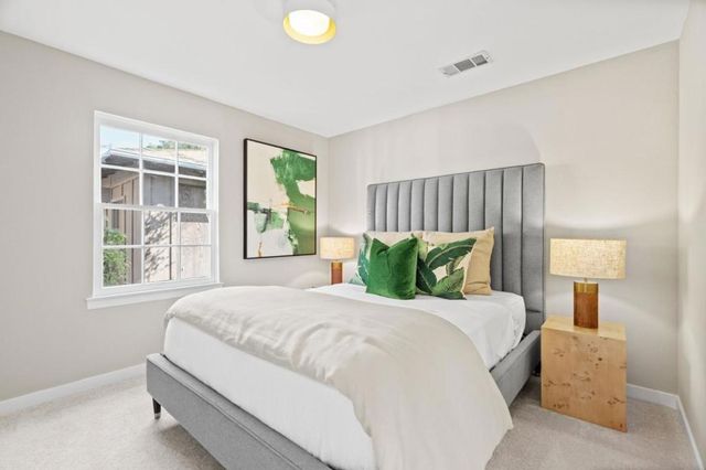 1055 Los Robles Avenue, Palo Alto, CA 94306