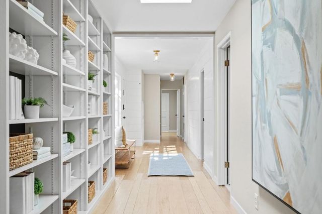 1055 Los Robles Avenue, Palo Alto, CA 94306