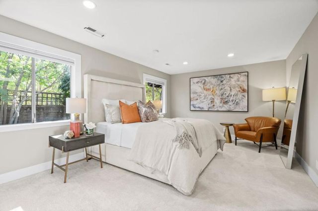 1055 Los Robles Avenue, Palo Alto, CA 94306
