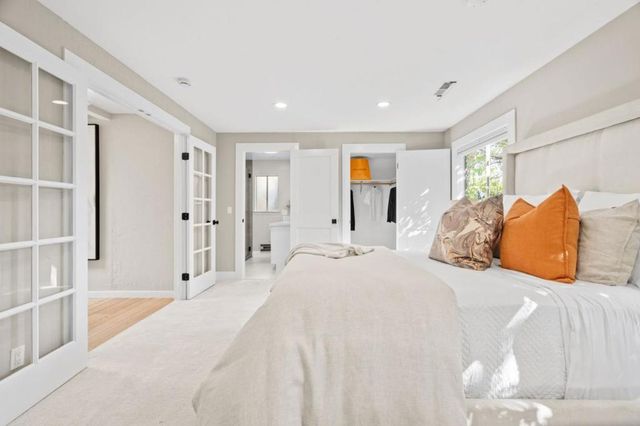 1055 Los Robles Avenue, Palo Alto, CA 94306