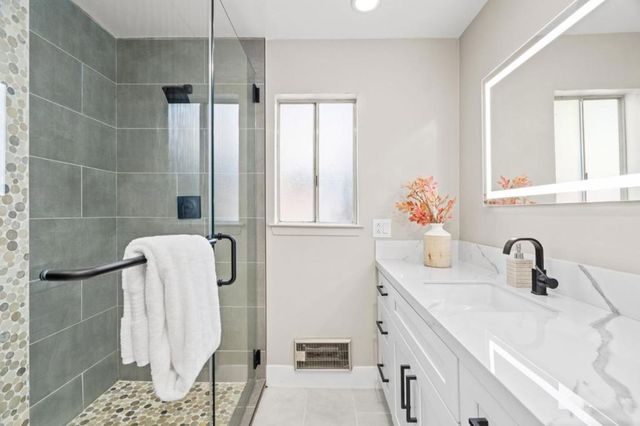 1055 Los Robles Avenue, Palo Alto, CA 94306