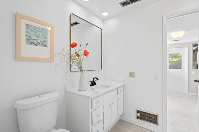 1055 Los Robles Avenue, Palo Alto, CA 94306