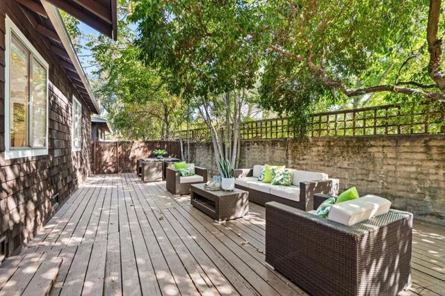 1055 Los Robles Avenue, Palo Alto, CA 94306