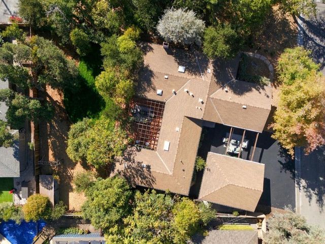 1055 Los Robles Avenue, Palo Alto, CA 94306