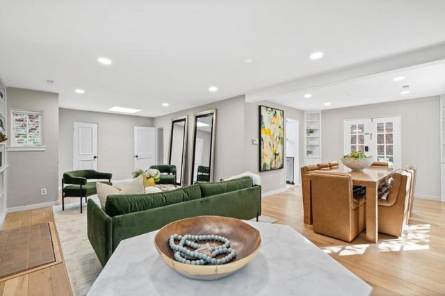 1055 Los Robles Avenue, Palo Alto, CA 94306