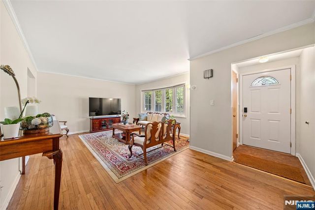 43 Woodvale Road, Glen Rock, NJ 07452