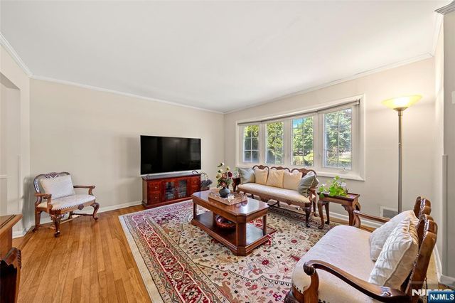 43 Woodvale Road, Glen Rock, NJ 07452