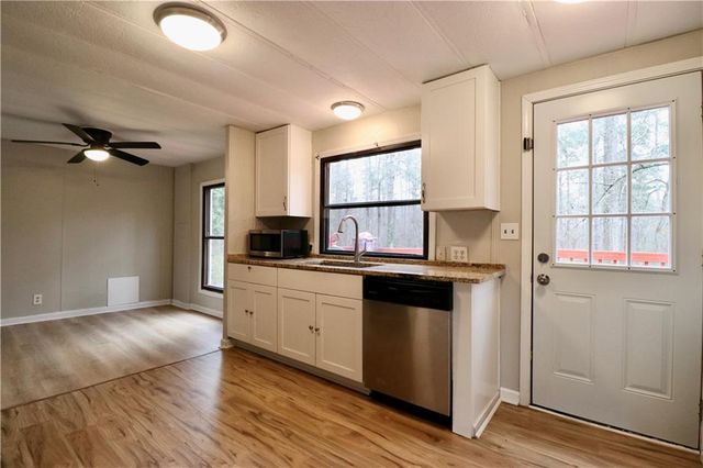 5148 E Holiday SE Court, Acworth, GA 30102